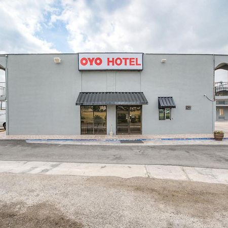 Oyo Hotel San Antonio Lackland Air Force Base West Exterior foto