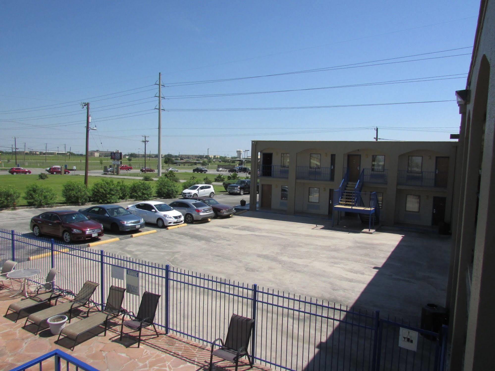 Oyo Hotel San Antonio Lackland Air Force Base West Exterior foto